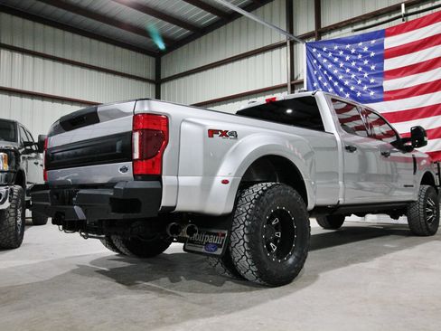 Used 2021 Ford F350 Platinum AWD/4WD image 11