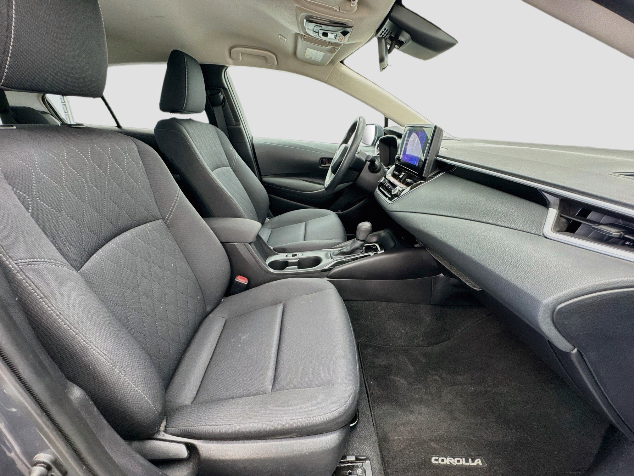 Used 2025 Toyota Corolla LE w/ LE Premium Package FWD image 19