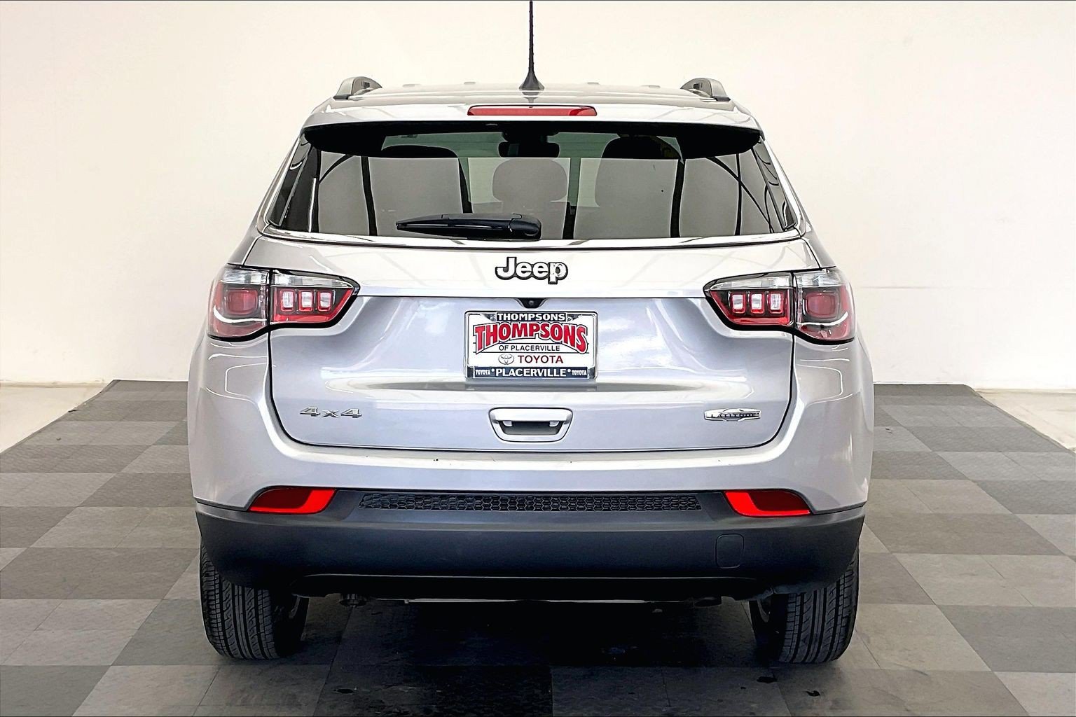 Used 2024 Jeep Compass Latitude w/ Altitude Special Edition AWD/4WD image 3
