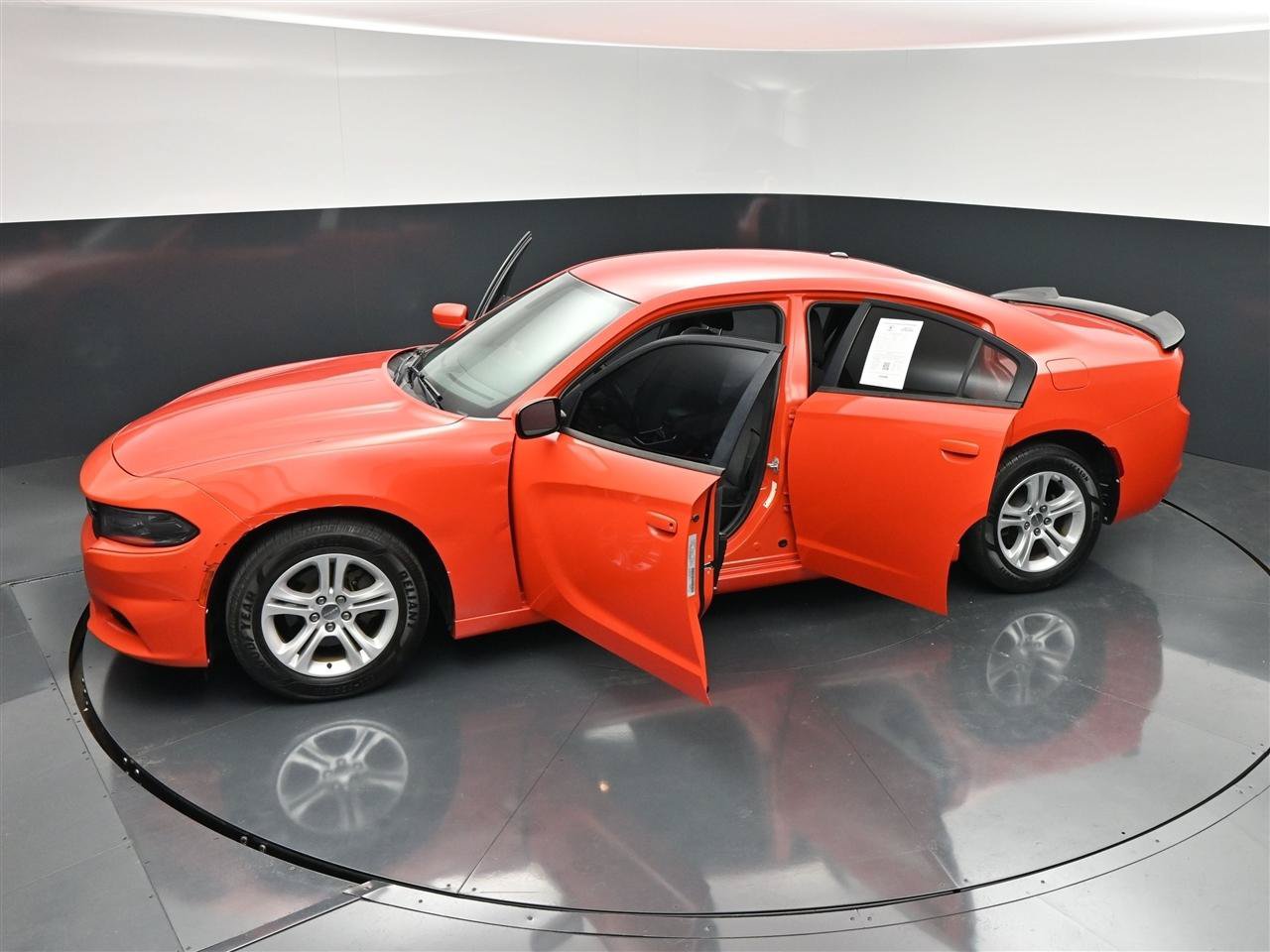 Used 2018 Dodge Charger SXT RWD image 37
