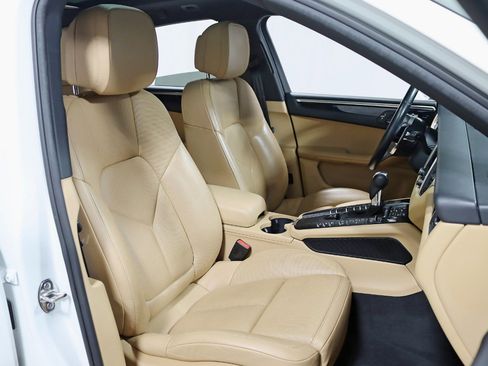 Used 2017 Porsche Macan image 23