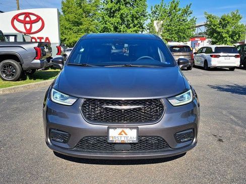Used 2022 Chrysler Pacifica Limited w/ S Appearance Package FWD image 4