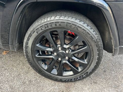 Used 2017 Jeep Grand Cherokee Altitude AWD/4WD image 26