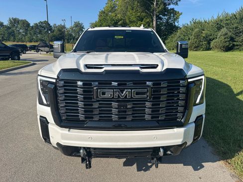 Used 2025 GMC Sierra 3500 Denali Ultimate AWD/4WD image 2