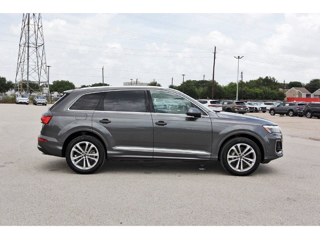 Used 2025 Audi Q7 3.0T Premium Plus AWD/4WD image 2