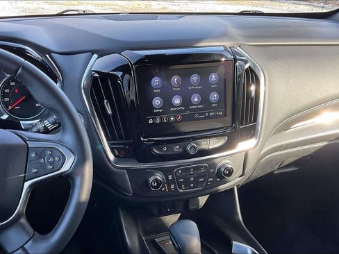 Used 2023 Chevrolet Traverse LT image 6