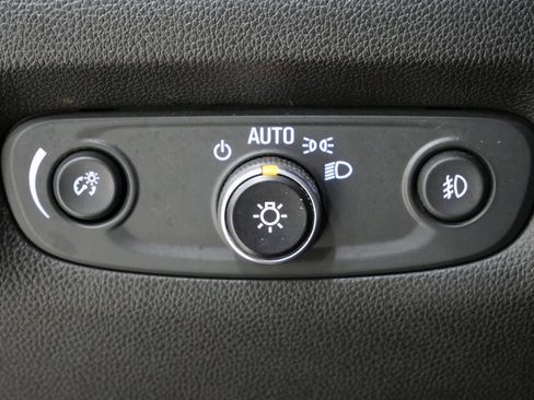 Used 2018 Chevrolet Traverse LT image 14