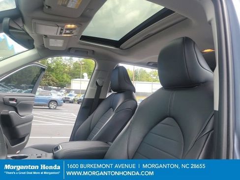 Used 2023 Toyota Highlander XLE FWD image 9