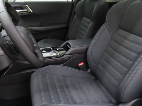 New 2025 Mitsubishi Outlander SE image 10