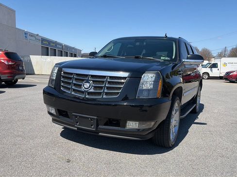 Used 2009 Cadillac Escalade AWD image 4