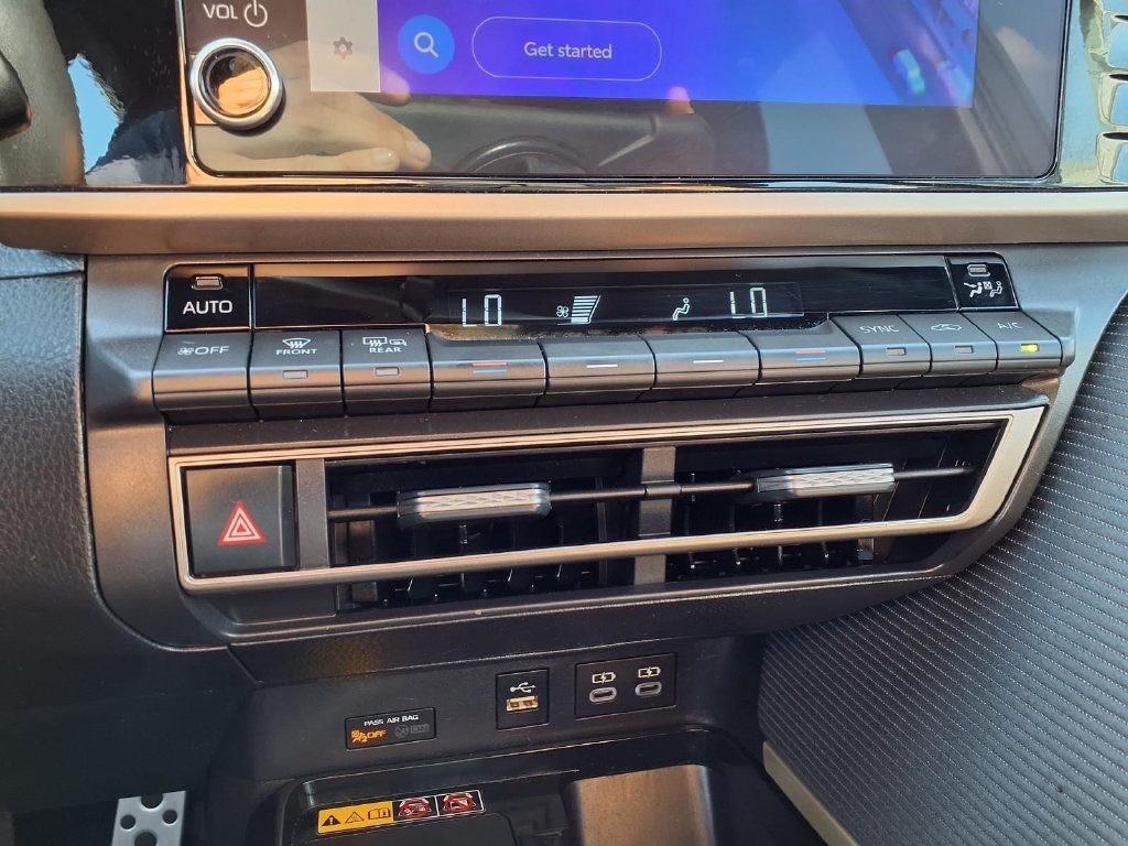 Used 2025 Toyota Camry SE FWD image 11
