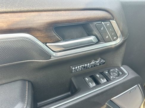Used 2025 Chevrolet Silverado 1500 High Country AWD/4WD image 13