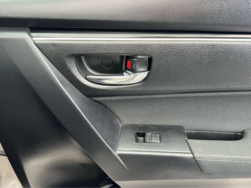 Used 2017 Toyota Corolla LE image 22