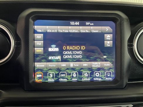 Used 2018 Jeep Wrangler Unlimited Sahara w/ Uconnect 4C Nav & Sound Group AWD/4WD image 15