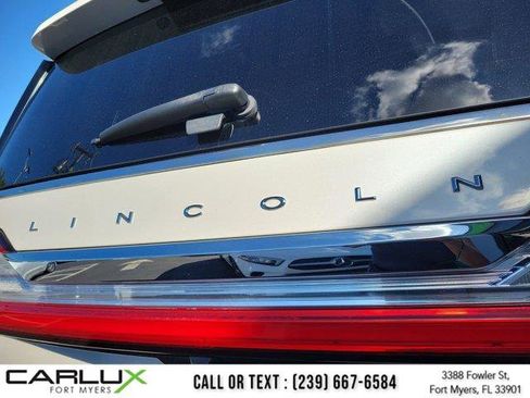 Used 2018 Lincoln Navigator Premiere image 11