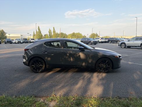 Used 2022 MAZDA MAZDA3 s FWD image 4