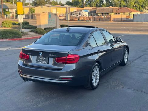 Used 2018 BMW 320i xDrive Sedan w/ Premium Package image 6