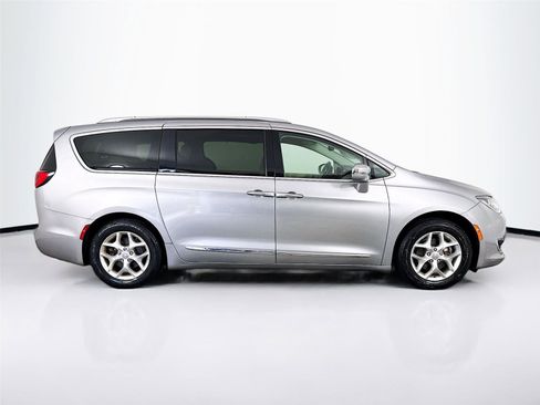 Used 2020 Chrysler Pacifica Limited FWD image 8