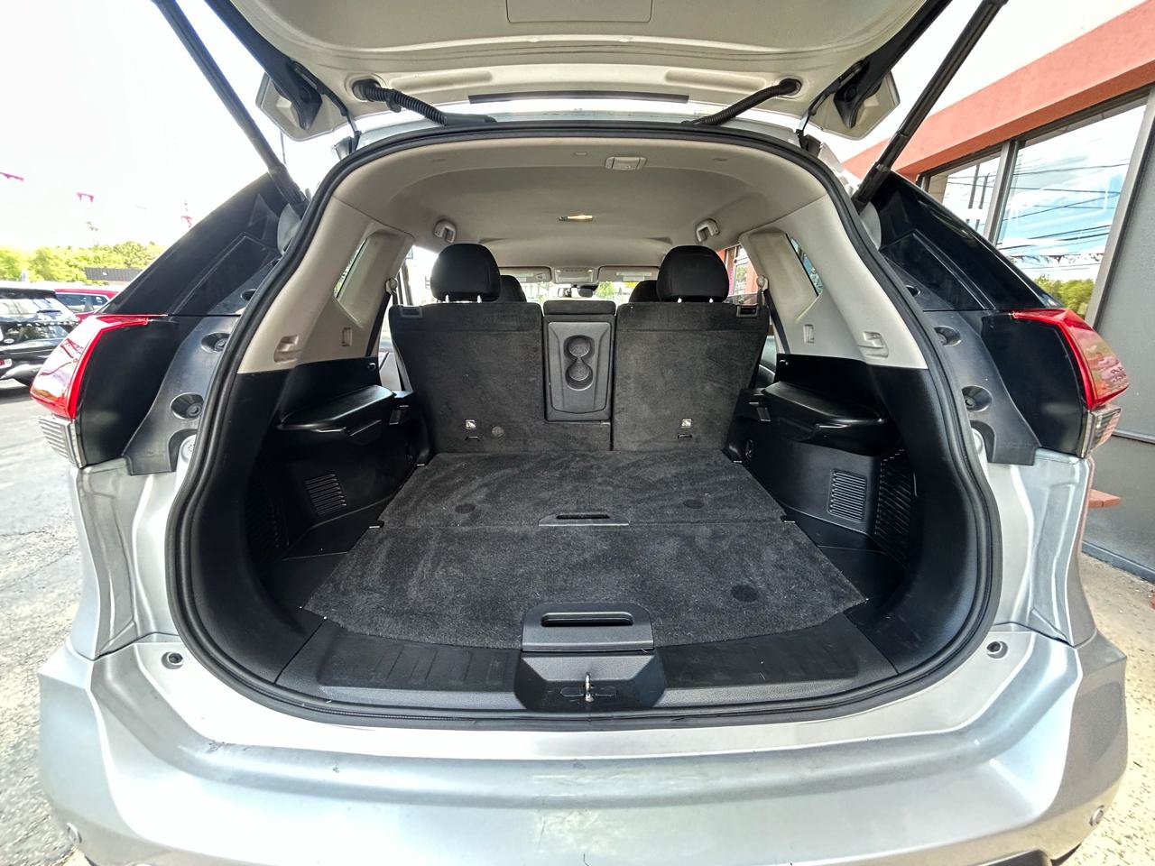 Used 2020 Nissan Rogue SV AWD/4WD image 16