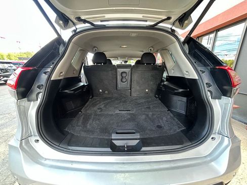 Used 2020 Nissan Rogue SV AWD/4WD image 16