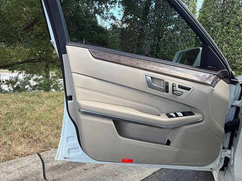 Used 2014 Mercedes-Benz E 350 4MATIC Sedan w/ Premium 1 Package image 16