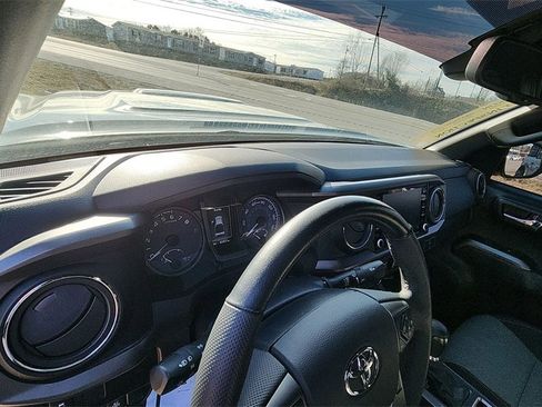 Used 2023 Toyota Tacoma TRD Sport image 10