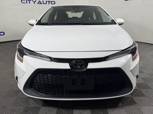 Used 2022 Toyota Corolla LE image 2