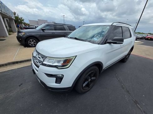 Used 2019 Ford Explorer XLT w/ Equipment Group 201A FWD image 2