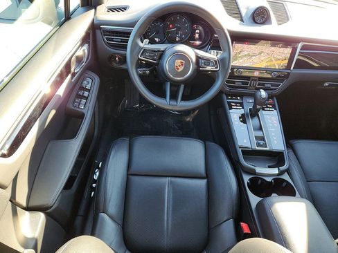 Certified 2025 Porsche Macan image 14