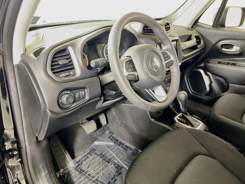 Used 2023 Jeep Renegade Latitude AWD/4WD image 9