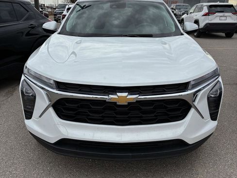 Used 2024 Chevrolet Trax LS w/ LS Convenience Package image 13