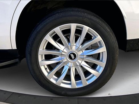 Used 2022 Cadillac Escalade Luxury image 35