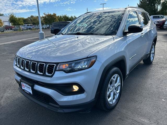 Certified 2024 Jeep Compass Latitude w/ Convenience Group AWD/4WD image 1