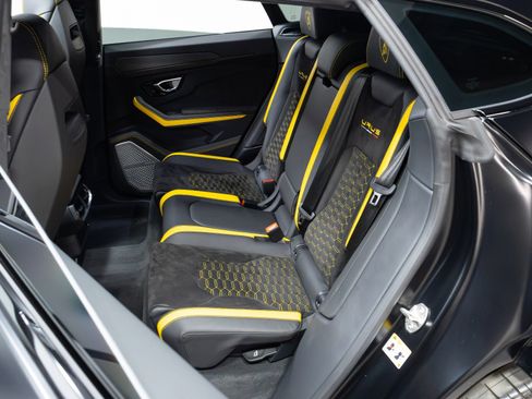 Used 2022 Lamborghini Urus image 42