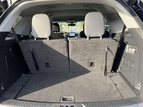 Used 2022 Ford Explorer XLT w/ Equipment Group 202A image 20