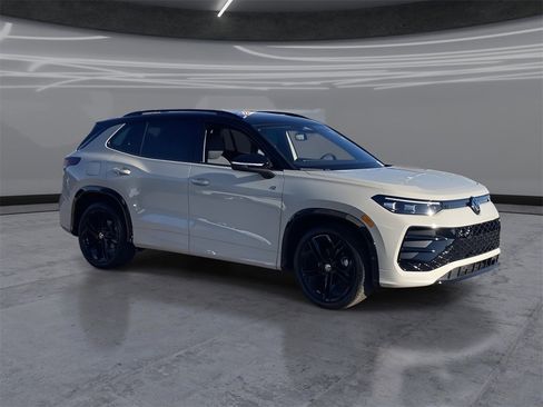 New 2026 Volkswagen Tiguan SE R-Line image 2