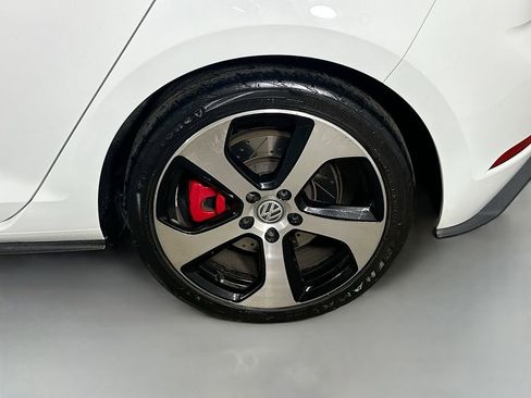 Used 2019 Volkswagen GTI SE image 8