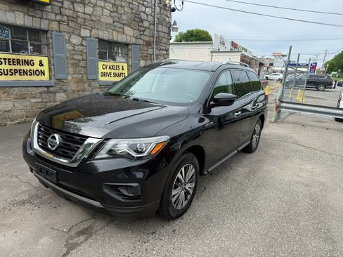Used 2018 Nissan Pathfinder S AWD/4WD image 2