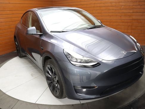 Used 2023 Tesla Model Y Long Range image 18