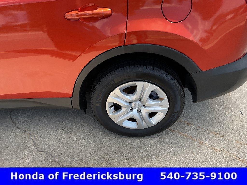 Used 2015 Toyota RAV4 LE AWD/4WD image 9