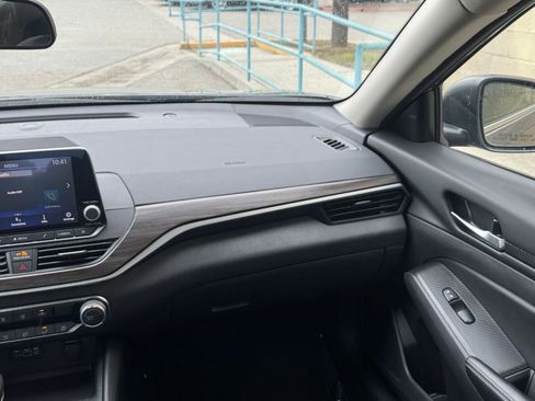 Used 2025 Nissan Altima 2.5 SV image 35