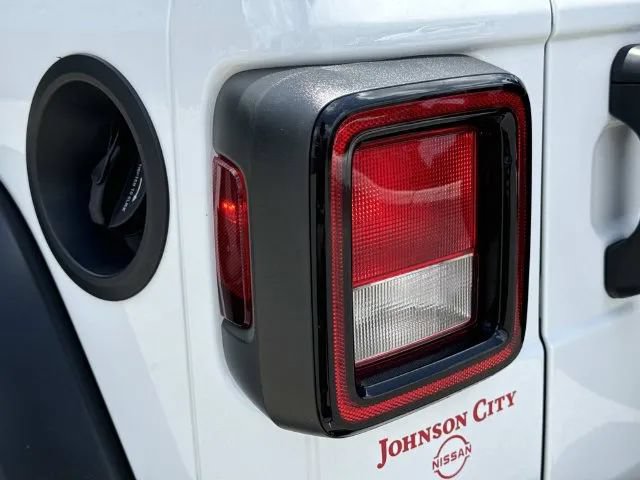Used 2025 Jeep Wrangler Unlimited Sport AWD/4WD image 12