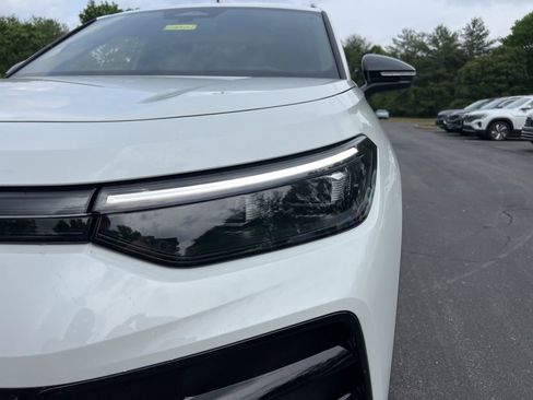 New 2026 Volkswagen Tiguan SE R-Line FWD image 9