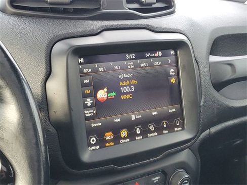 Used 2018 Jeep Renegade Altitude w/ UConnect 8.4 Nav Group image 13