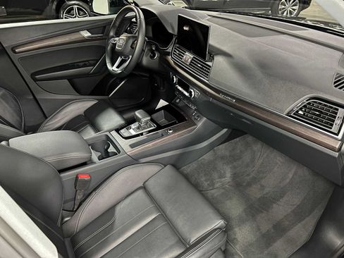 Used 2024 Audi Q5 e Premium w/ Convenience Package AWD/4WD image 11