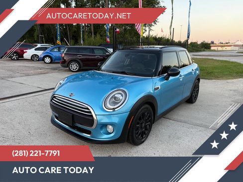 Used 2019 MINI Cooper 4-Door Hardtop w/ Premium Package image 1