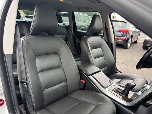 Used 2016 Volvo XC70 T5 Premier w/ Proximity Package image 17