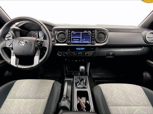 Used 2022 Toyota Tacoma TRD Off-Road image 15