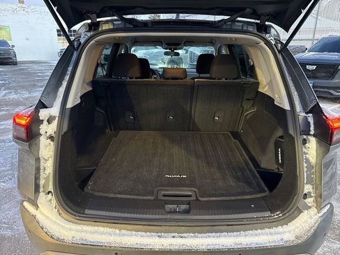 Used 2021 Nissan Rogue SV image 5