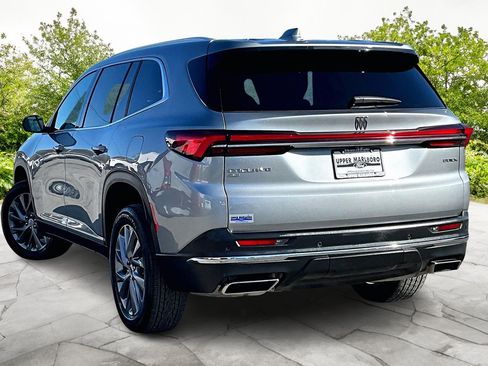 Used 2025 Buick Enclave Preferred image 2